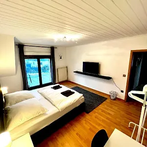 Praktisches Im Grossen Haus Mit Garten Appartement